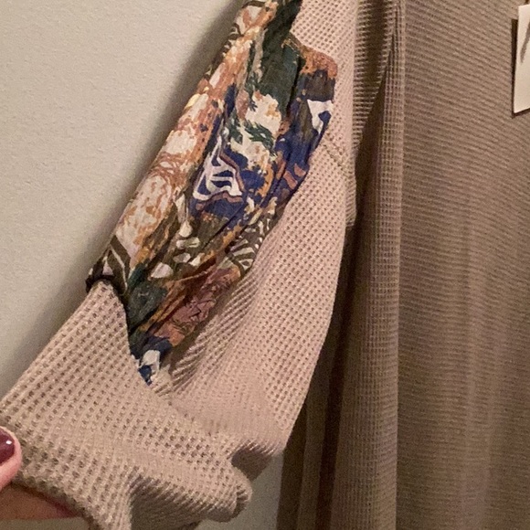 NWT Easel waffle knit woman’s pullover top. - Picture 2 of 6